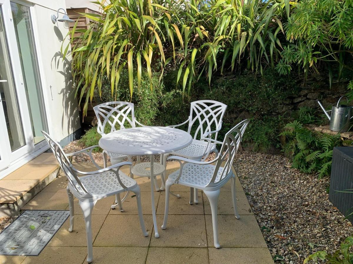Villa Little Karenza Is The Perfect Cornish Getaway à Saint Anthony Extérieur photo