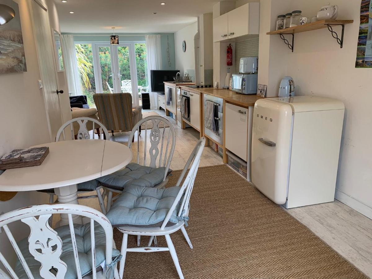Villa Little Karenza Is The Perfect Cornish Getaway à Saint Anthony Extérieur photo